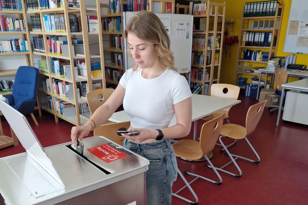 Sammlung von Alt-Handys im Rahmen der Klimaschule Bayern